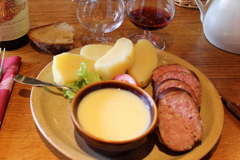 Pommes de terre à la saucisse de Morteau